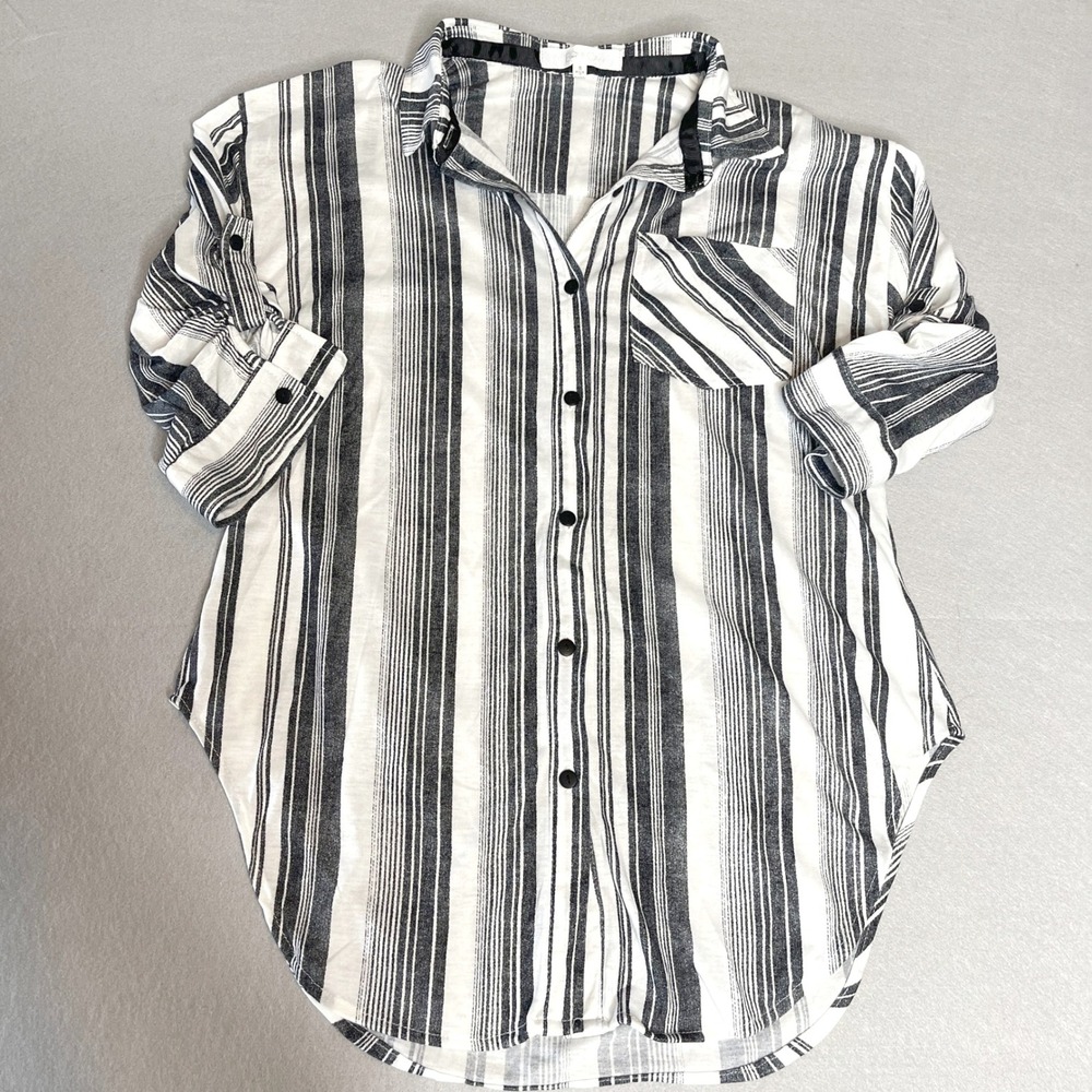 Eden & Olivia White Gray Striped‎ Button Down Shirt